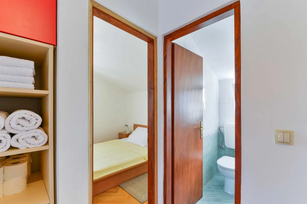 Air-Conditioned Apartment in Vir for 2–4 Guests