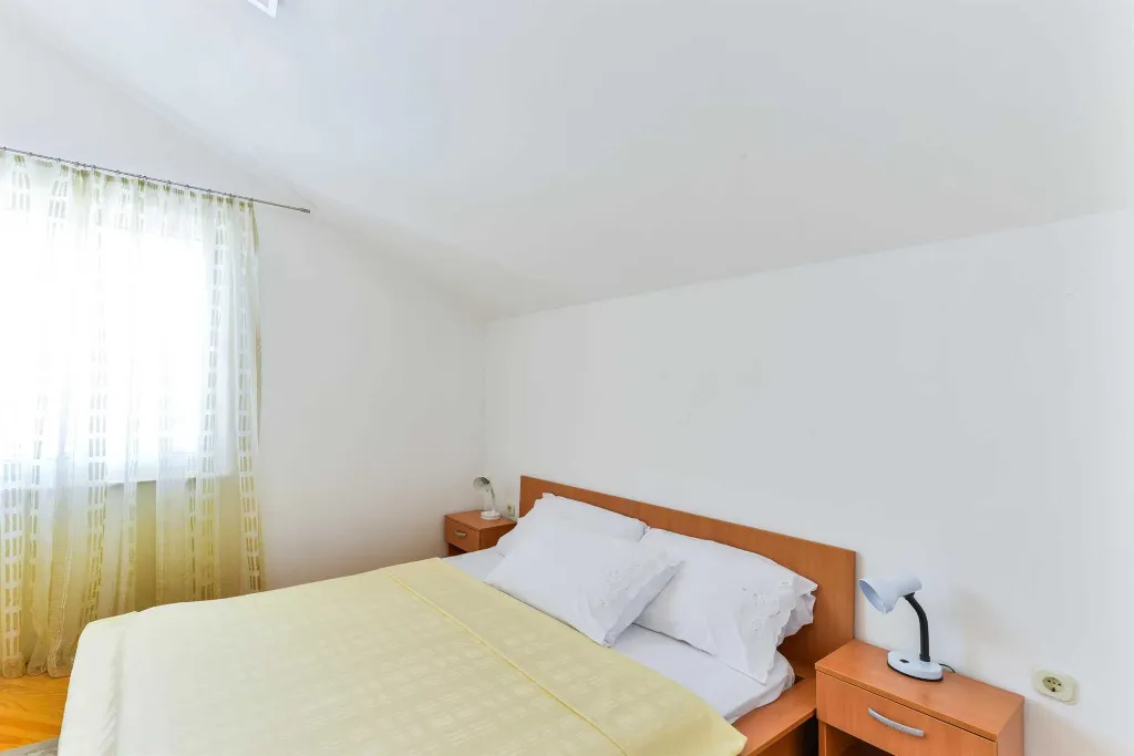 Air-Conditioned Apartment in Vir for 2–4 Guests
