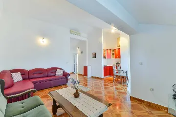 Air-Conditioned Apartment in Vir for 2–4 Guests