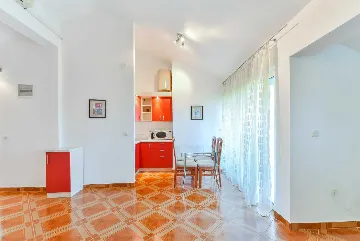Air-Conditioned Apartment in Vir for 2–4 Guests