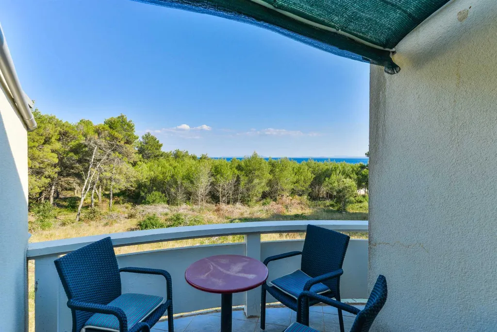 Air-Conditioned Apartment in Vir for 2–4 Guests