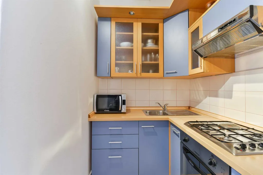 Air-Conditioned 1-Bedroom Apartment in Vir for 4