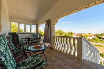 Apartment in Vir for 4 Guests with Balcony