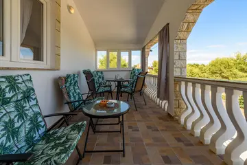 Apartment in Vir for 4 Guests with Balcony