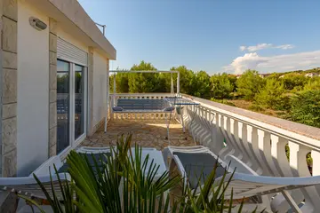 Apartment in Vir for 4 Guests with Balcony