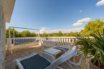 Apartment in Vir for 4 Guests with Balcony