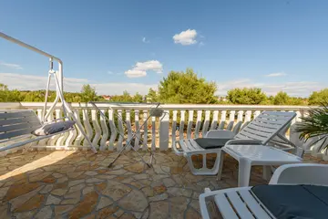Apartment in Vir for 4 Guests with Balcony