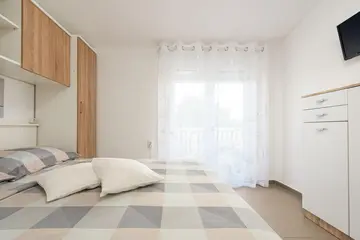 Apartment in Vir for 4 Guests with Balcony