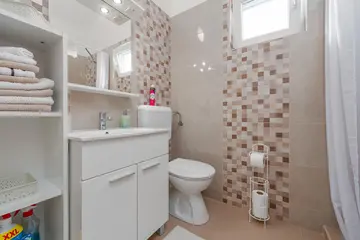 Apartment in Vir for 4 Guests with Balcony