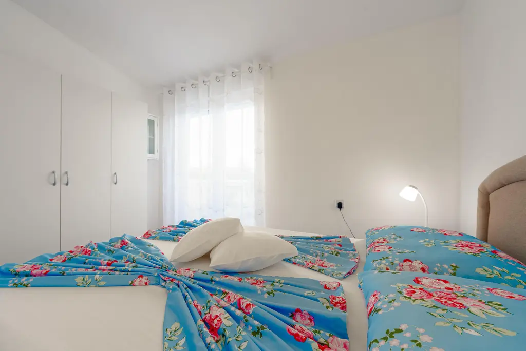 Apartment in Vir for 4 Guests with Balcony