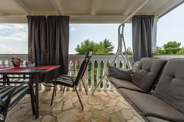 1-Bedroom Apartment in Vir for 4 Guests