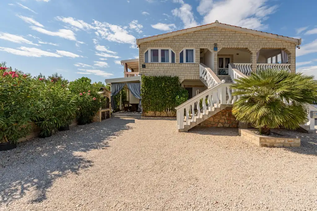 1-Bedroom Apartment in Vir for 4 Guests