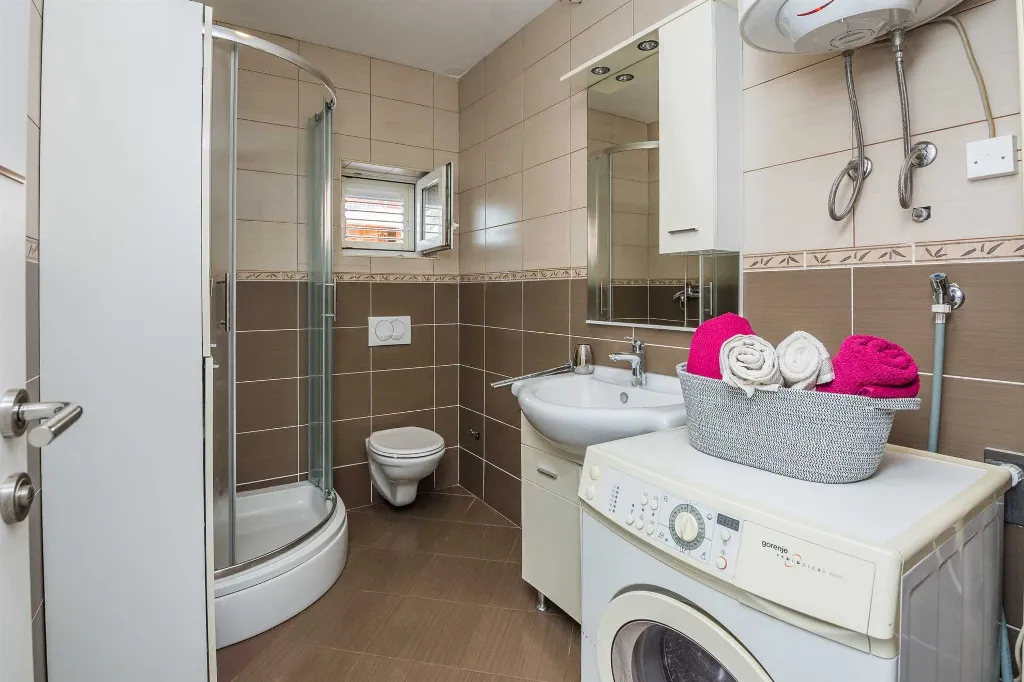 Sunny Retreat Apartment Vir