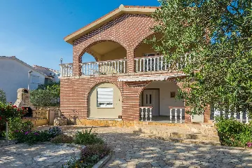 Sunny Retreat Apartment Vir