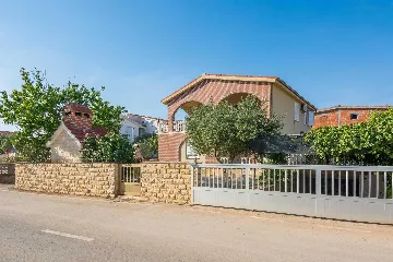 Sunny Retreat Apartment Vir