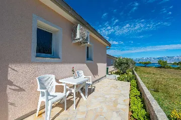 3-Bedroom Apartment in Vir for Up to 7 Guests