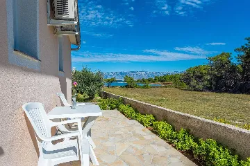 3-Bedroom Apartment in Vir for Up to 7 Guests