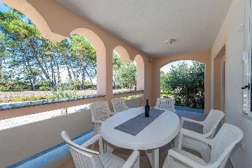 3-Bedroom Apartment in Vir for Up to 7 Guests