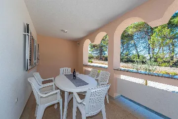 3-Bedroom Apartment in Vir for Up to 7 Guests