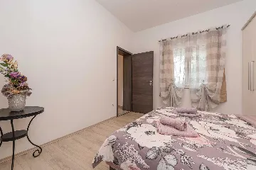 3-Bedroom Apartment in Vir for Up to 7 Guests