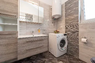 3-Bedroom Apartment in Vir for Up to 7 Guests