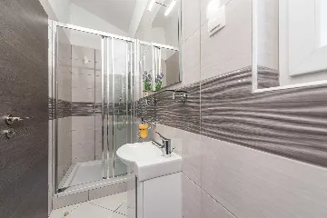 3-Bedroom Apartment in Vir for Up to 7 Guests