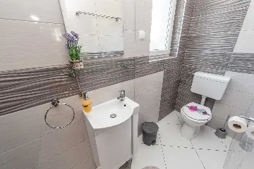 3-Bedroom Apartment in Vir for Up to 7 Guests