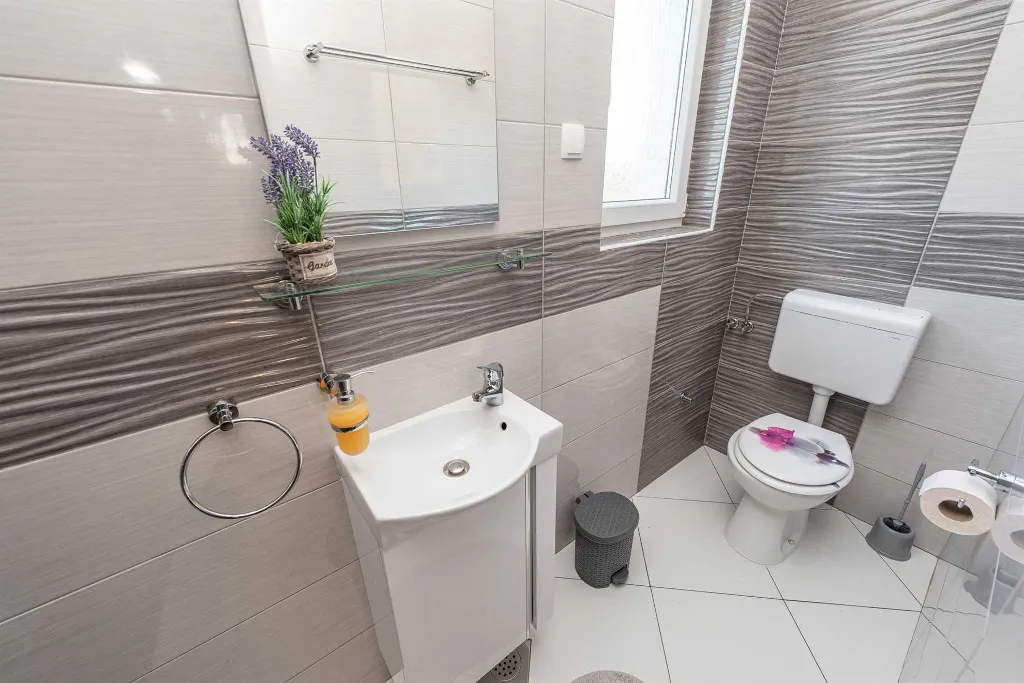 3-Bedroom Apartment in Vir for Up to 7 Guests