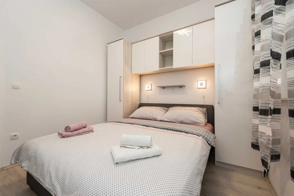 3-Bedroom Apartment in Vir for Up to 7 Guests