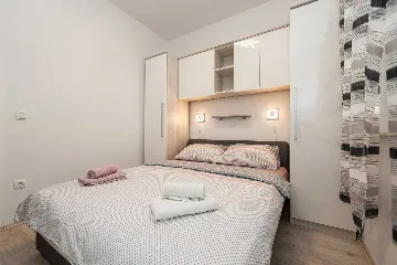 3-Bedroom Apartment in Vir for Up to 7 Guests