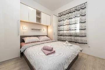 3-Bedroom Apartment in Vir for Up to 7 Guests