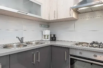 3-Bedroom Apartment in Vir for Up to 7 Guests