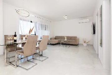 2-Bedroom Apartment in Vir for 5 Guests