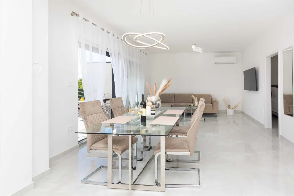 2-Bedroom Apartment in Vir for 5 Guests