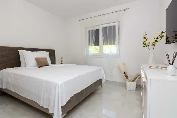2-Bedroom Apartment in Vir for 5 Guests