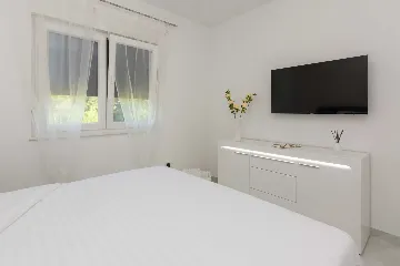 2-Bedroom Apartment in Vir for 5 Guests