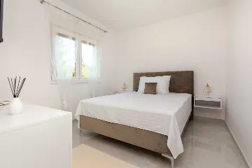 2-Bedroom Apartment in Vir for 5 Guests