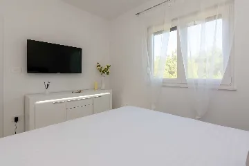 2-Bedroom Apartment in Vir for 5 Guests