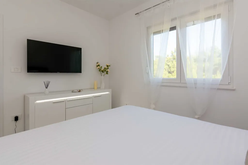 2-Bedroom Apartment in Vir for 5 Guests