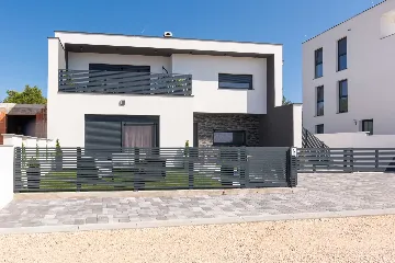 2-Bedroom Apartment in Vir for 5 Guests