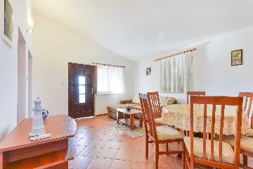 Apartment in Lučica, Vir for 4–6 Guests