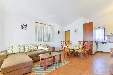 Apartment in Lučica, Vir for 4–6 Guests