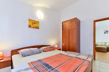 Apartment in Lučica, Vir for 4–6 Guests
