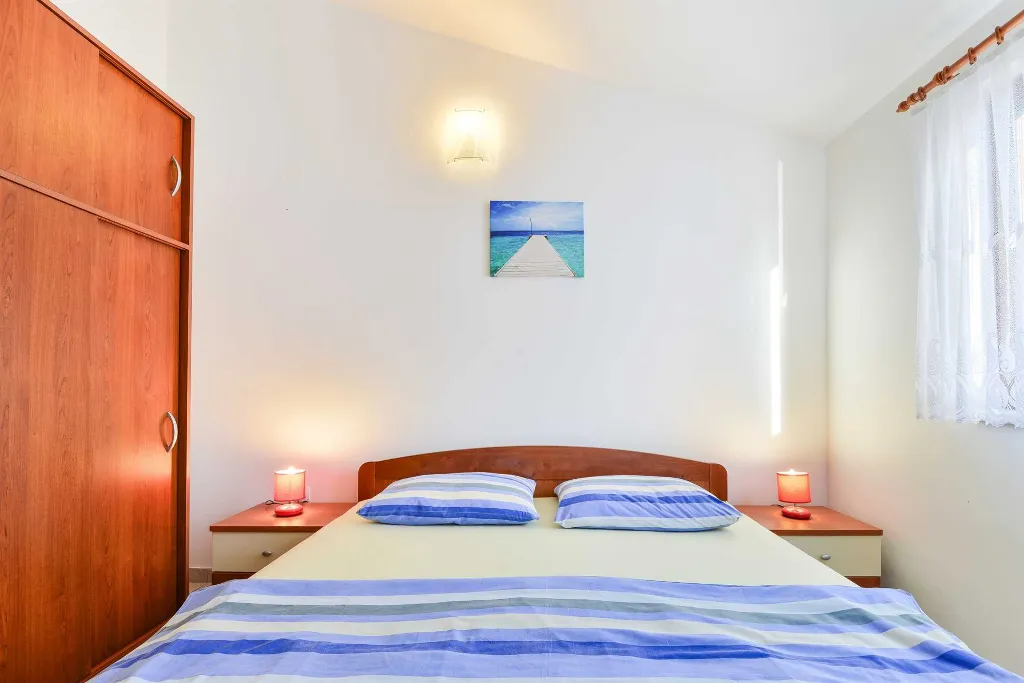 Apartment in Lučica, Vir for 4–6 Guests