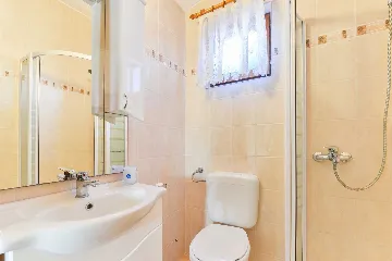 Apartment in Lučica, Vir for 4–6 Guests