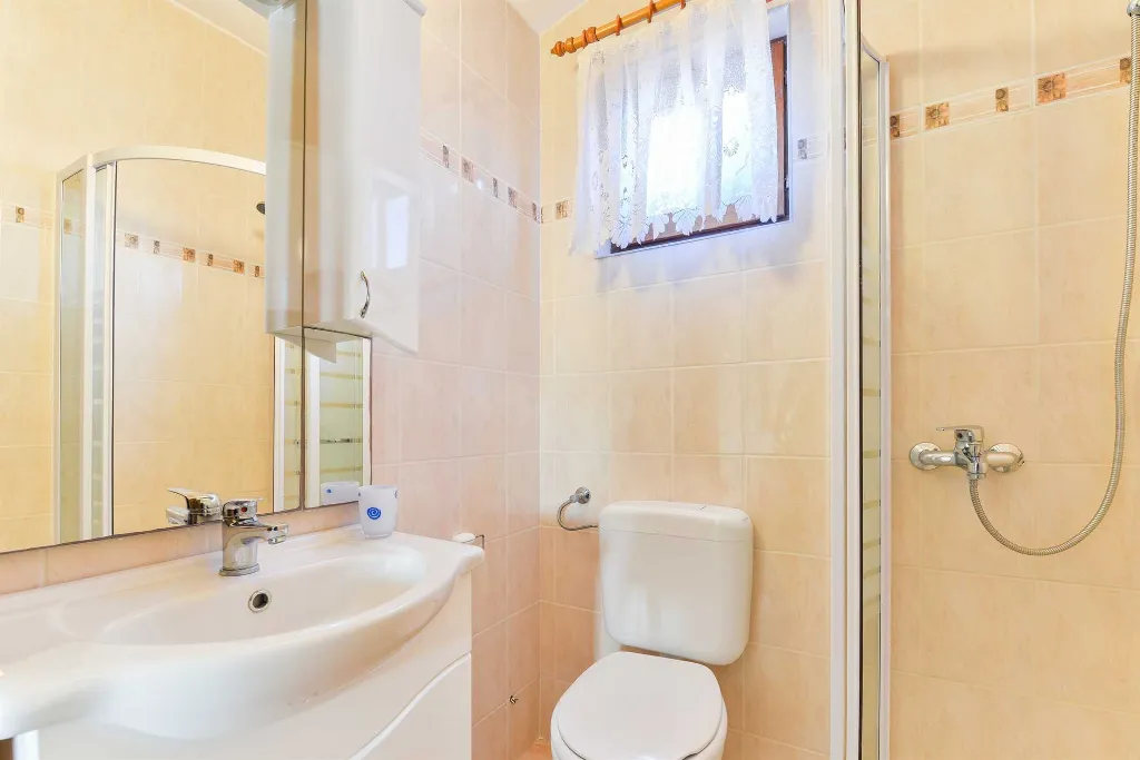 Apartment in Lučica, Vir for 4–6 Guests