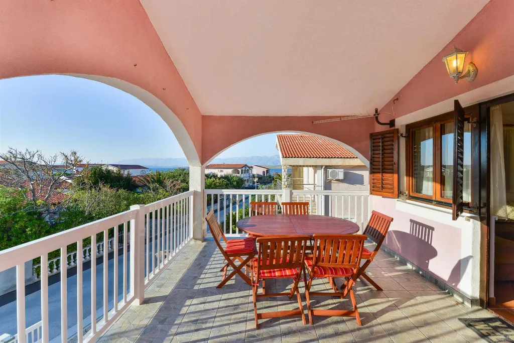 Apartment in Lučica, Vir for 4–6 Guests