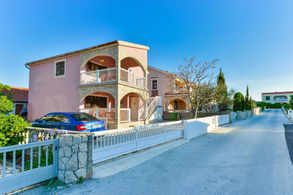 Apartment in Lučica, Vir for 4–6 Guests