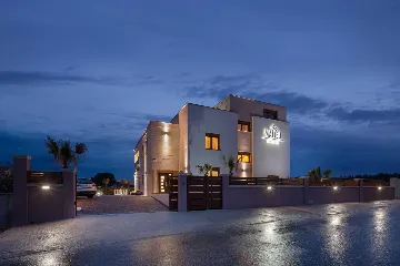 Pool, Jacuzzi & Sauna Villa in Vir (8–10)