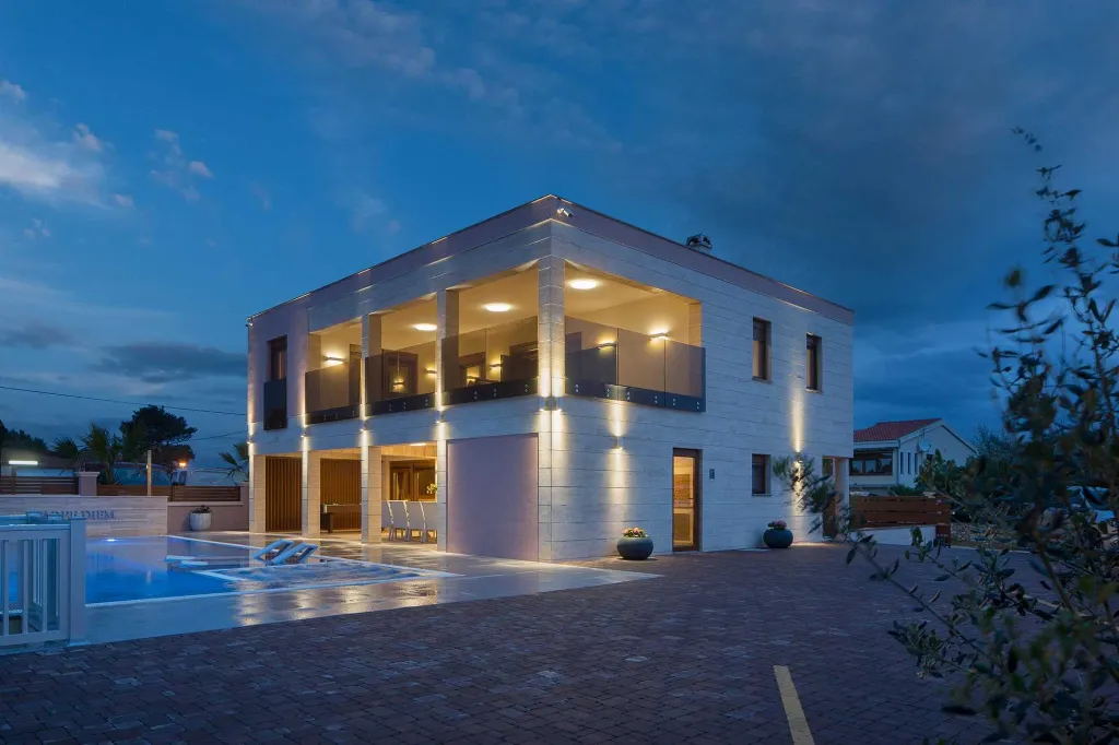 Pool, Jacuzzi & Sauna Villa in Vir (8–10)